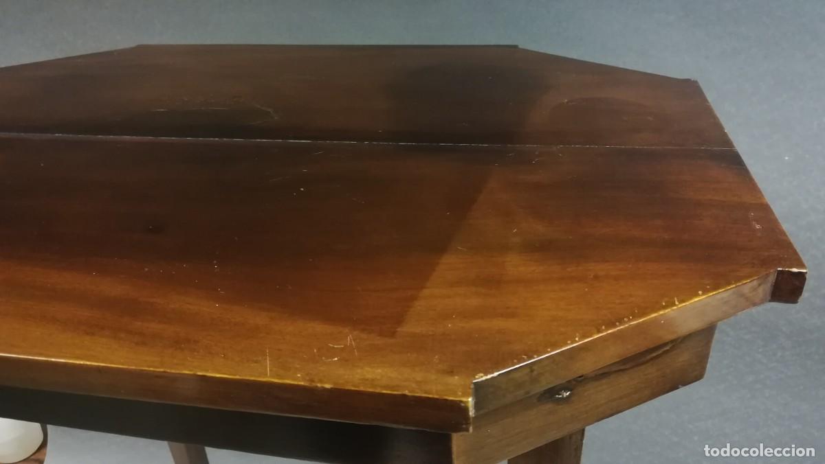 Antig&uuml;edades: MESA AUXILIAR OCTOGONAL DE CAOBA - Foto 10