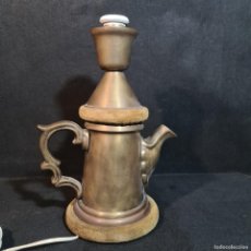 Antigüedades: ESPECTACULAR LAMPARA DE SOBREMESA DE DIESEÑO - LATON - 33 CM - VER FOTOS / CAA