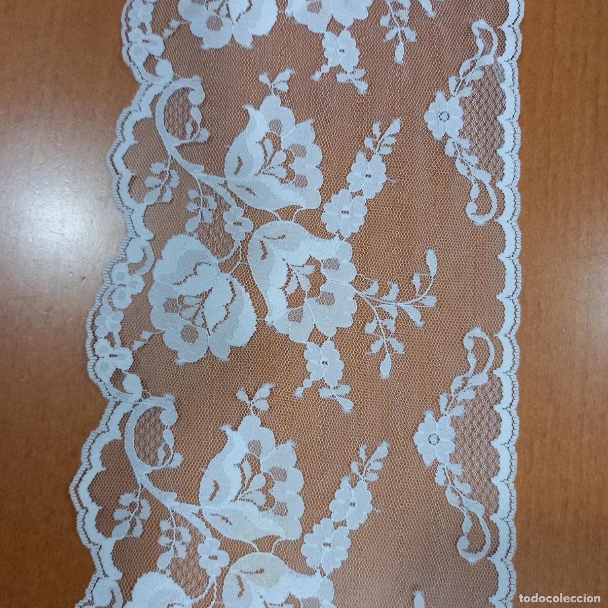 Antig&uuml;edades: Puntilla de blonda de nylon ancho - Foto 1