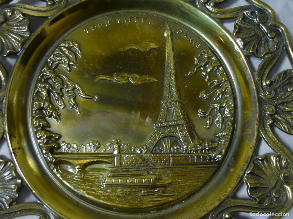 Antig&uuml;edades: Plato de esta&ntilde;o dorado Torre Eiffel Paris - Foto 2