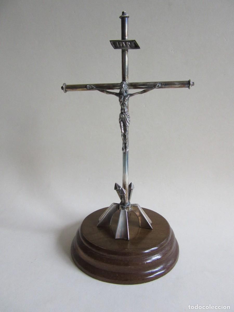 Antig&uuml;edades: CRUCIFIJO DE SOBREMESA EN PLATA - Foto 1