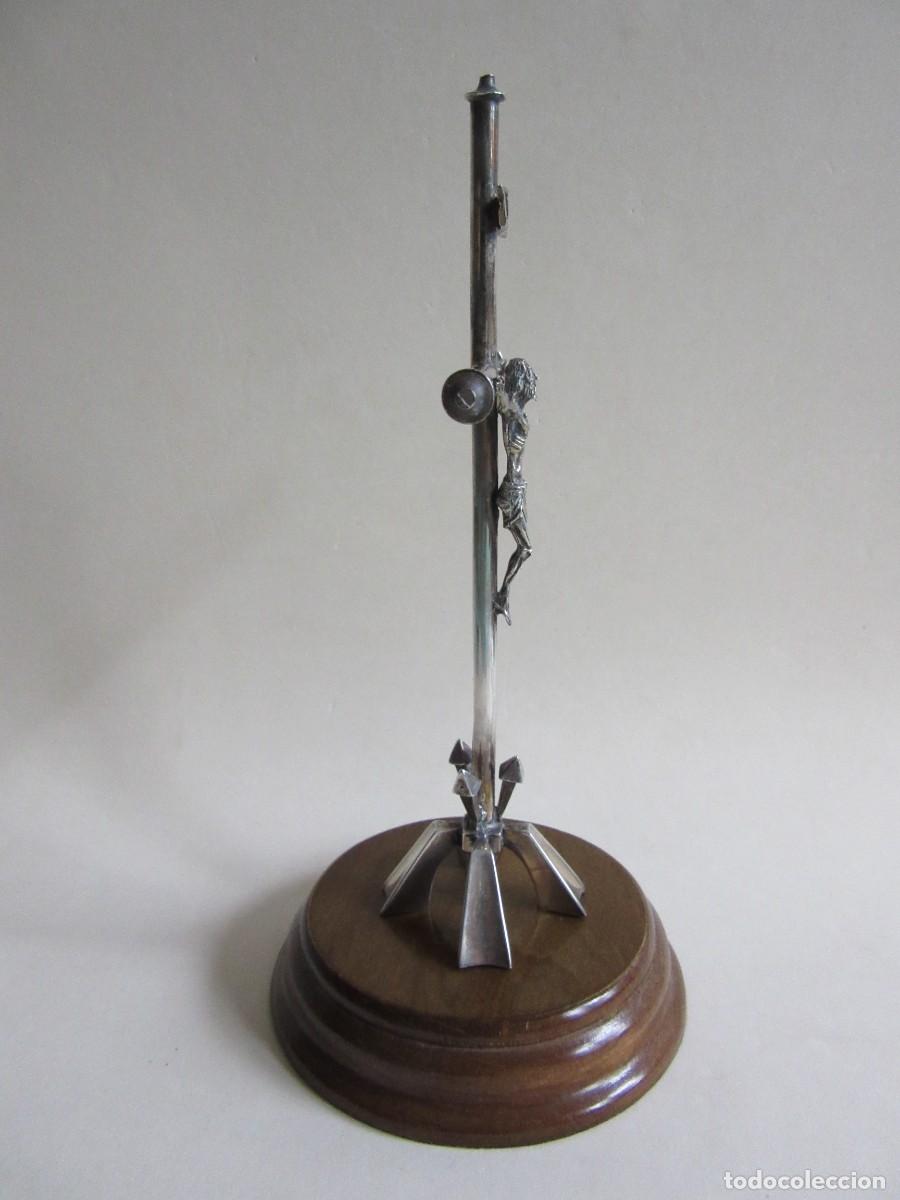 Antig&uuml;edades: CRUCIFIJO DE SOBREMESA EN PLATA - Foto 2