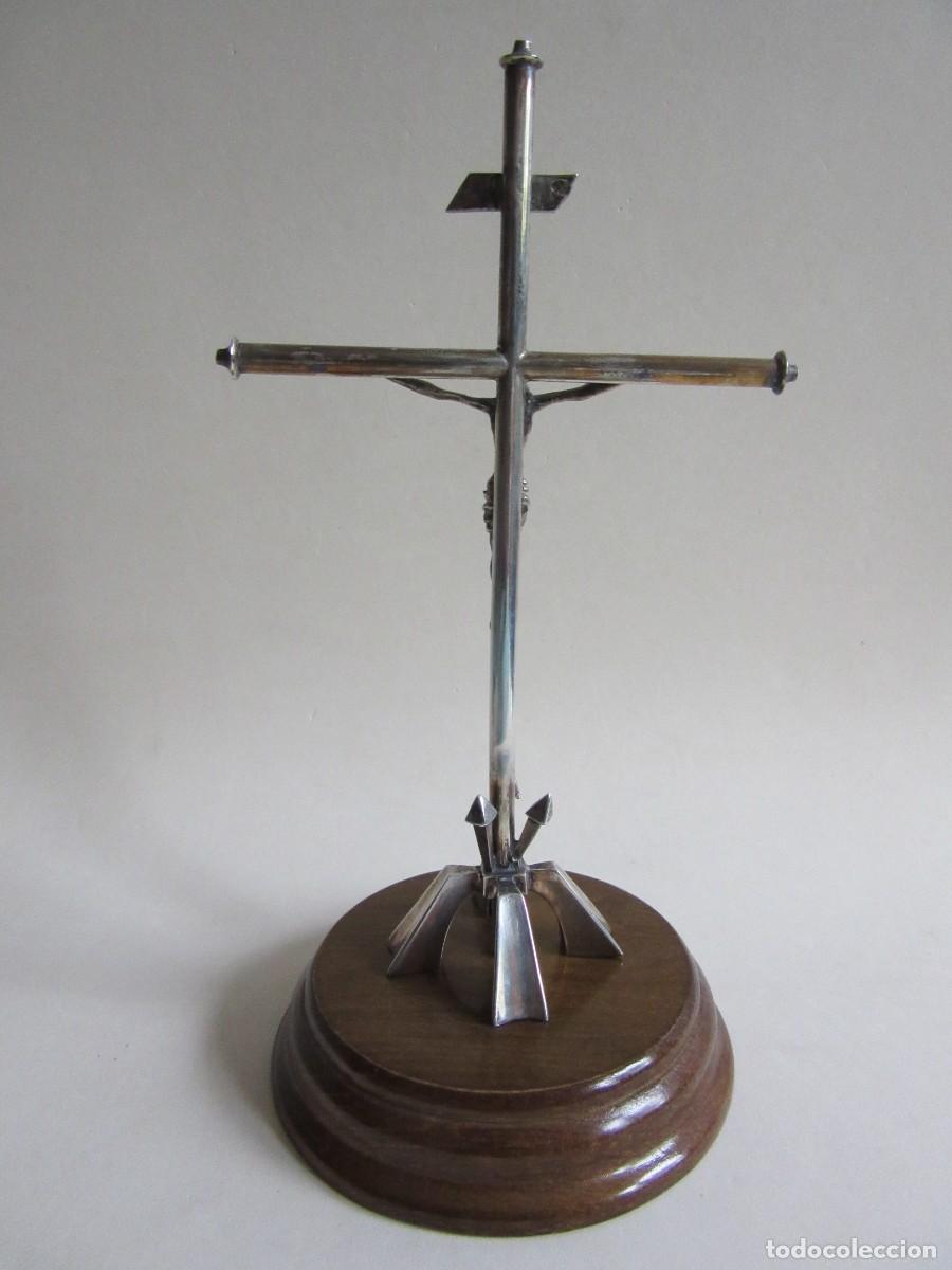 Antig&uuml;edades: CRUCIFIJO DE SOBREMESA EN PLATA - Foto 3