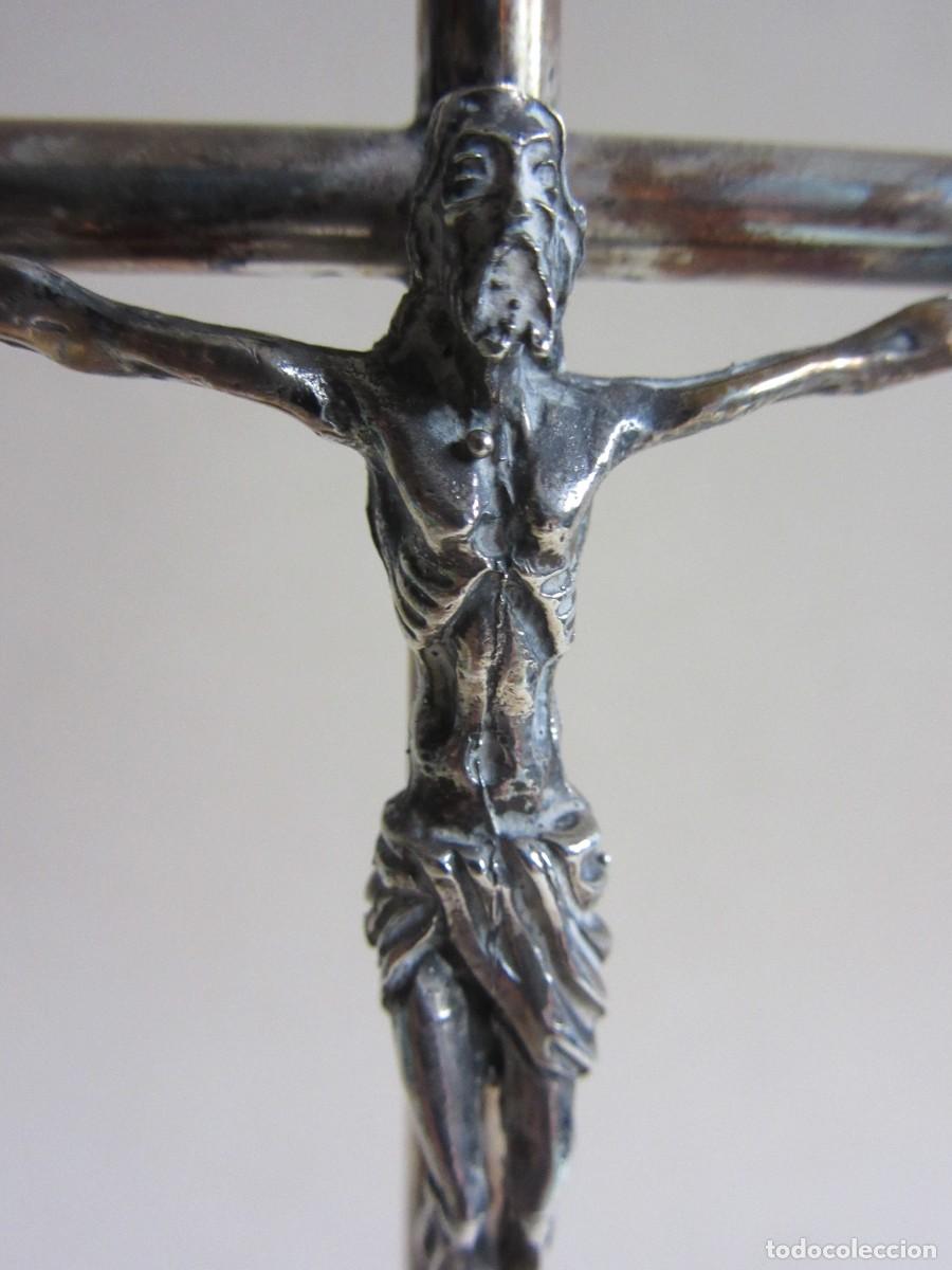 Antig&uuml;edades: CRUCIFIJO DE SOBREMESA EN PLATA - Foto 5