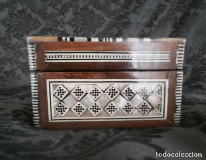 Antig&uuml;edades: CAJA DE MADERA CON INCRUSTACIONES DE NACAR (MARQUETER&Iacute;A). - Foto 5