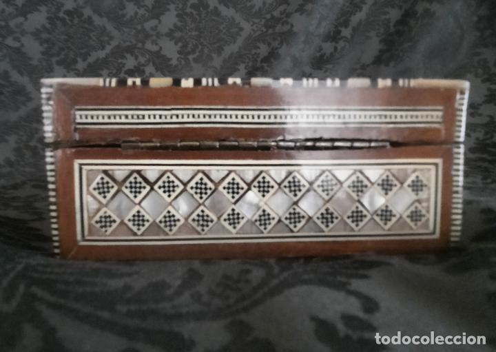 Antig&uuml;edades: CAJA DE MADERA CON INCRUSTACIONES DE NACAR (MARQUETER&Iacute;A). - Foto 6