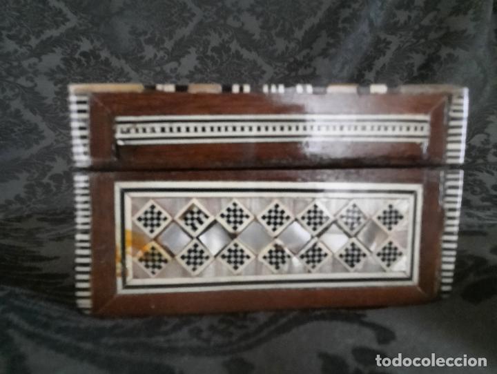 Antig&uuml;edades: CAJA DE MADERA CON INCRUSTACIONES DE NACAR (MARQUETER&Iacute;A). - Foto 7