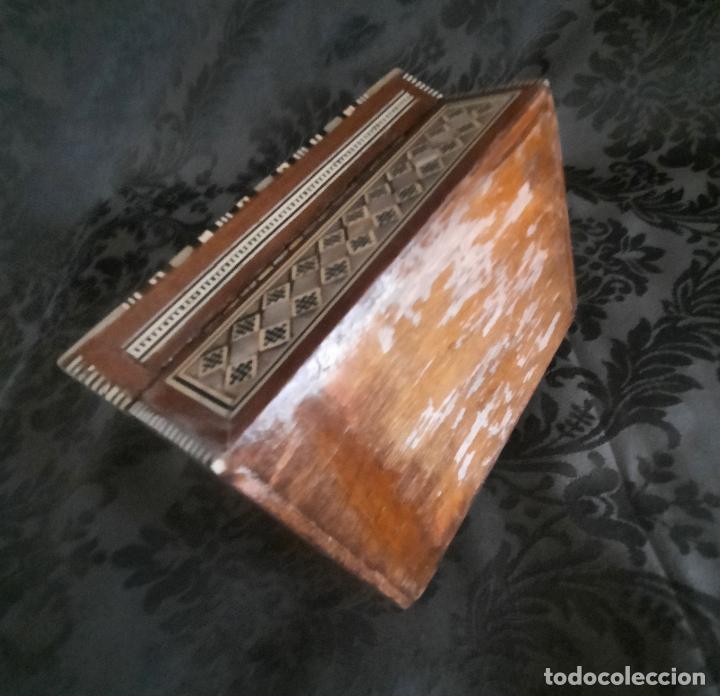 Antig&uuml;edades: CAJA DE MADERA CON INCRUSTACIONES DE NACAR (MARQUETER&Iacute;A). - Foto 8
