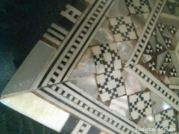 Antig&uuml;edades: CAJA DE MADERA CON INCRUSTACIONES DE NACAR (MARQUETER&Iacute;A). - Foto 10