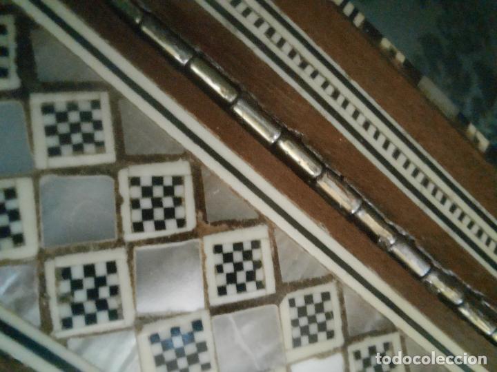 Antig&uuml;edades: CAJA DE MADERA CON INCRUSTACIONES DE NACAR (MARQUETER&Iacute;A). - Foto 11