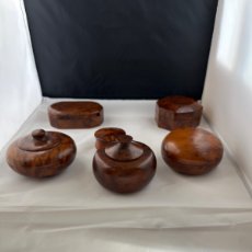 Antigüedades: 6 CAJITAS DE MADERA DE RAÍZ.