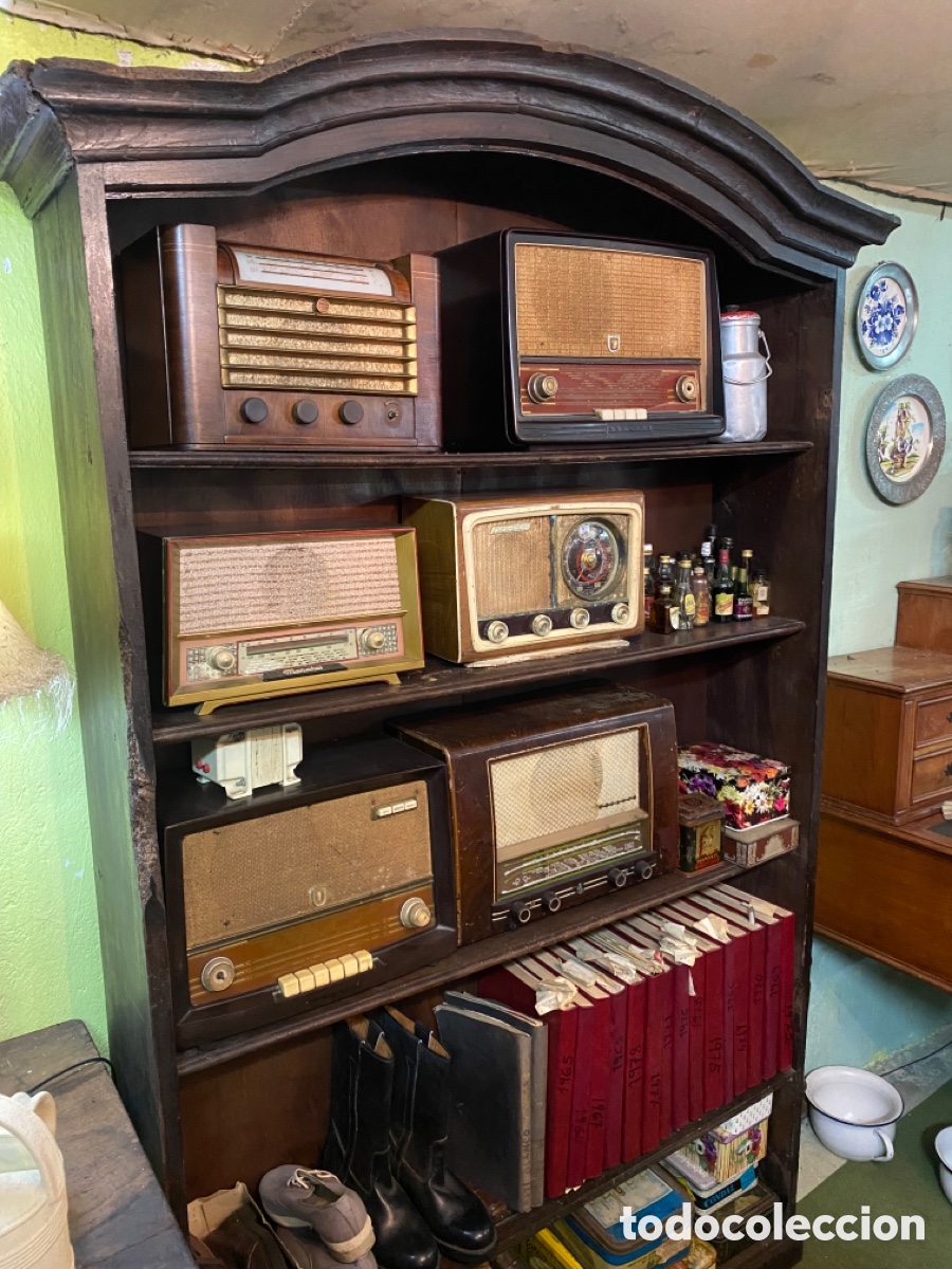 Antig&uuml;edades: Estanter&iacute;a en capilla de nogal - Foto 1