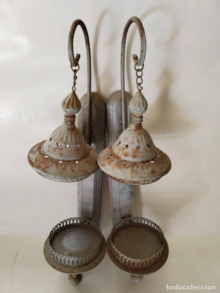 Antig&uuml;edades: pareja de apliques de metal - Foto 4