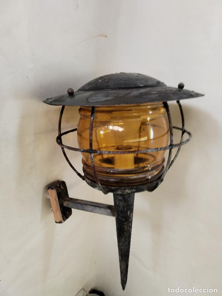 Antig&uuml;edades: aplique de forja y cristal de color ambar - Foto 3