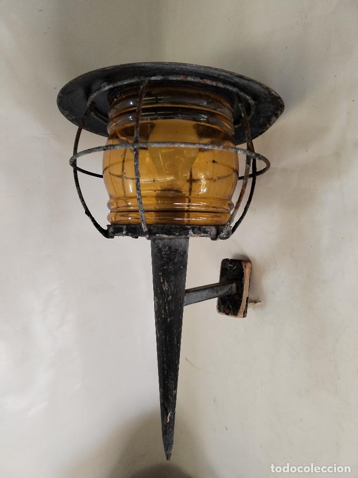 Antig&uuml;edades: aplique de forja y cristal de color ambar - Foto 4