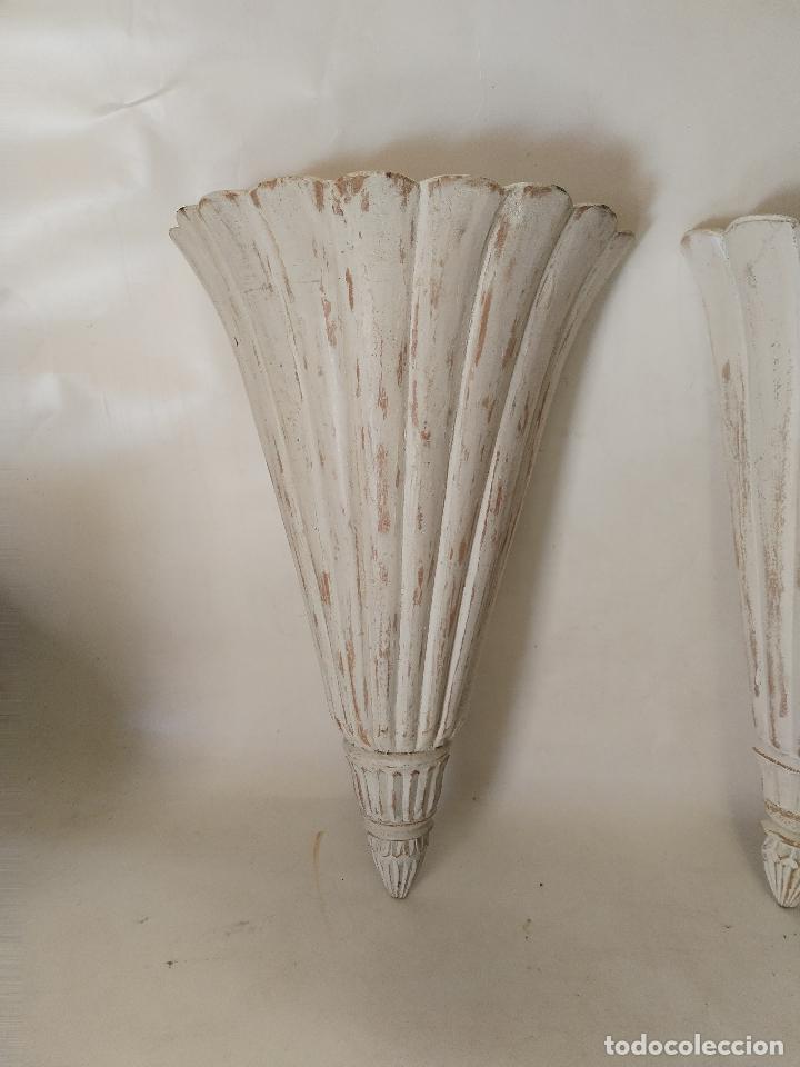 Antig&uuml;edades: pareja de apliques de madera - Foto 3