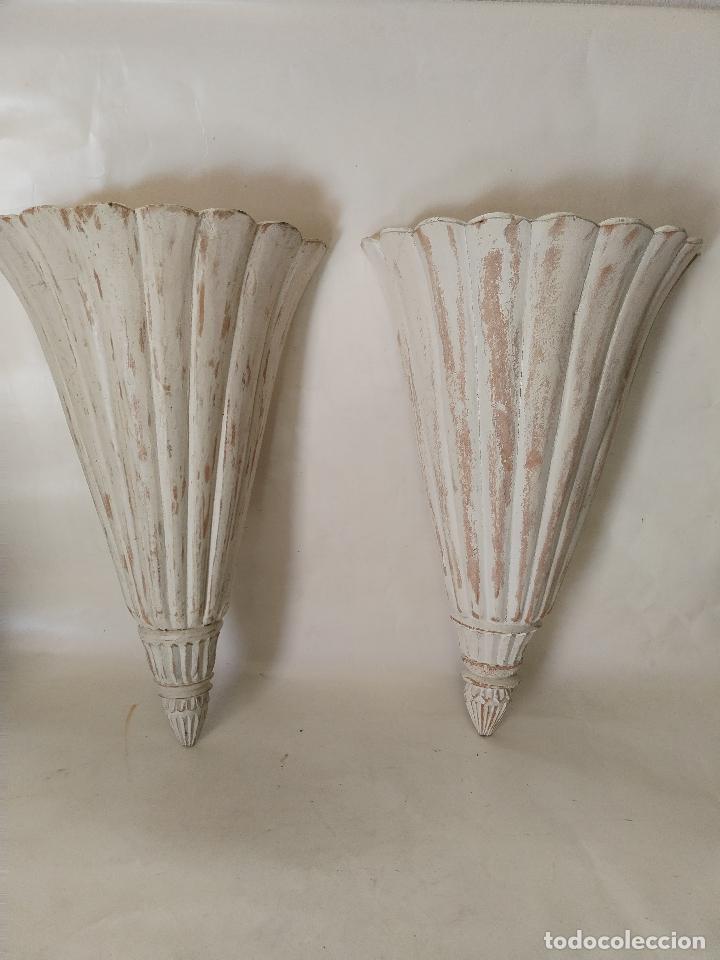 Antig&uuml;edades: pareja de apliques de madera - Foto 5