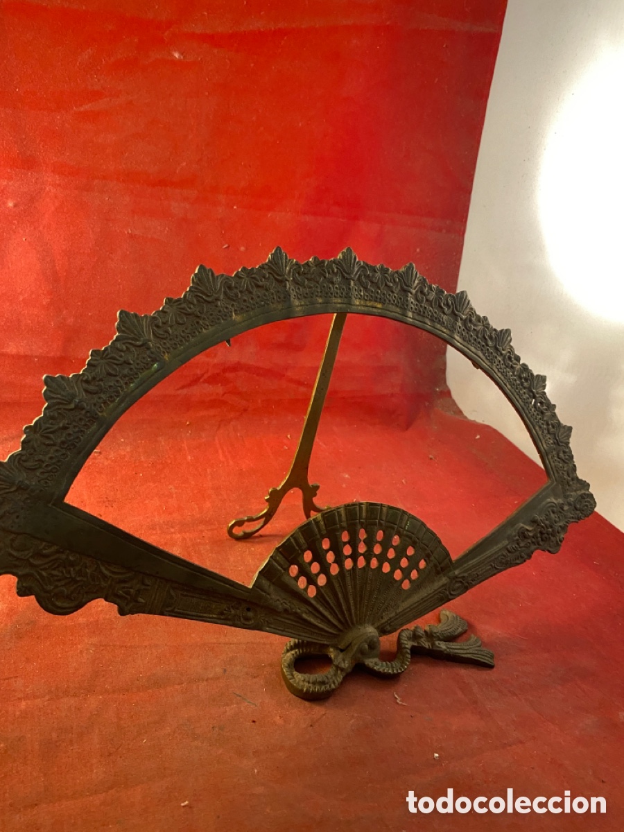 Antig&uuml;edades: Portarretrato abanico de bronce - Foto 2