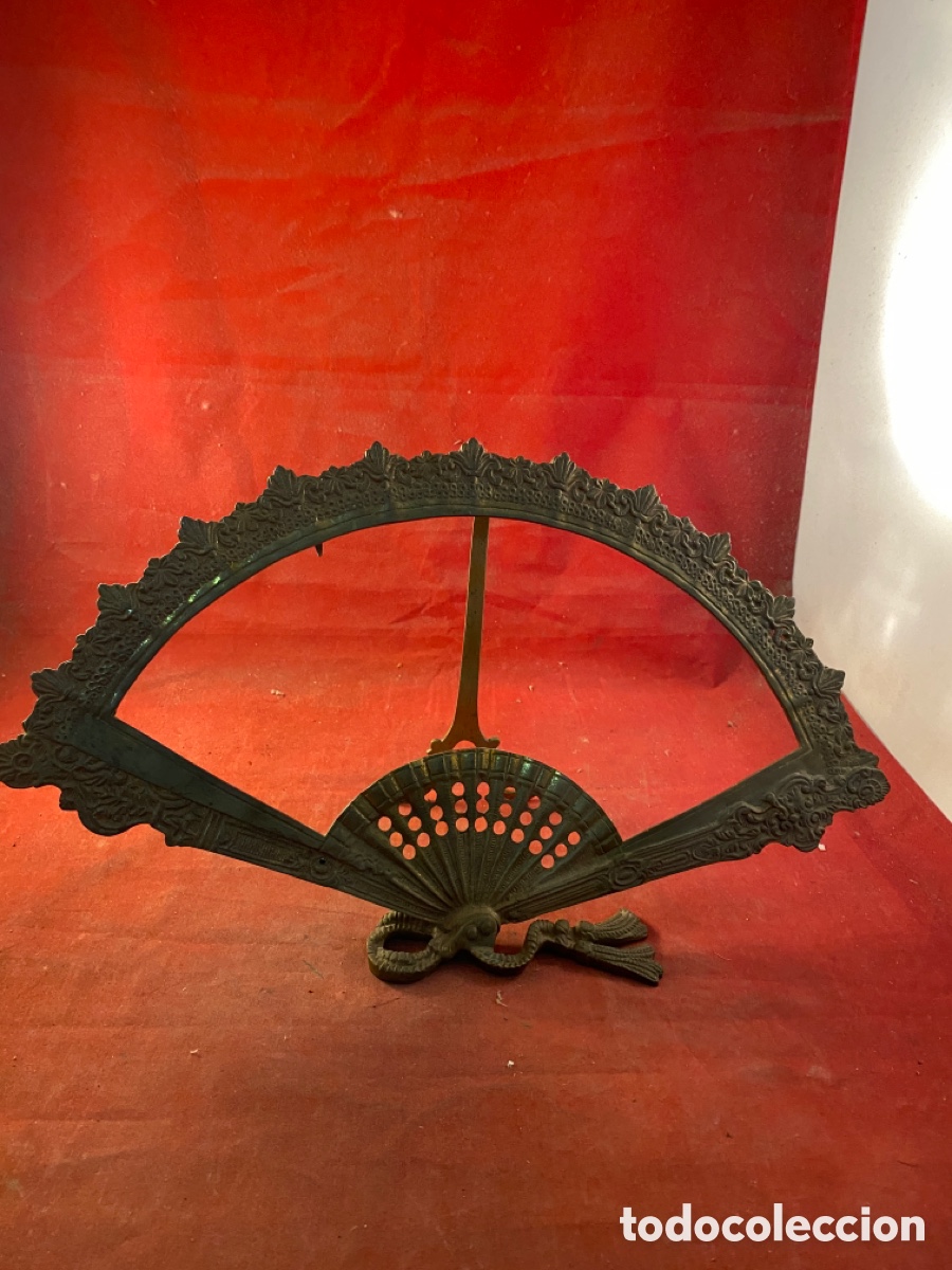 Antig&uuml;edades: Portarretrato abanico de bronce - Foto 1