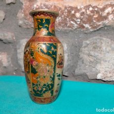 Antigüedades: JARRÓN FLORERO PEQUEÑO DE PORCELANA CERÁMICA CHINA PINTADA