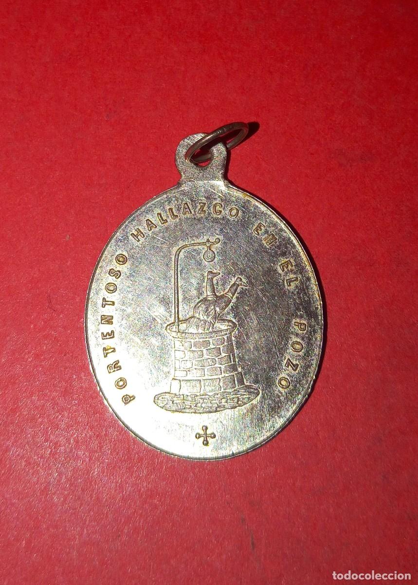 Antig&uuml;edades: Medalla Antigua Virgen de Claustro. Solsona. - Foto 2
