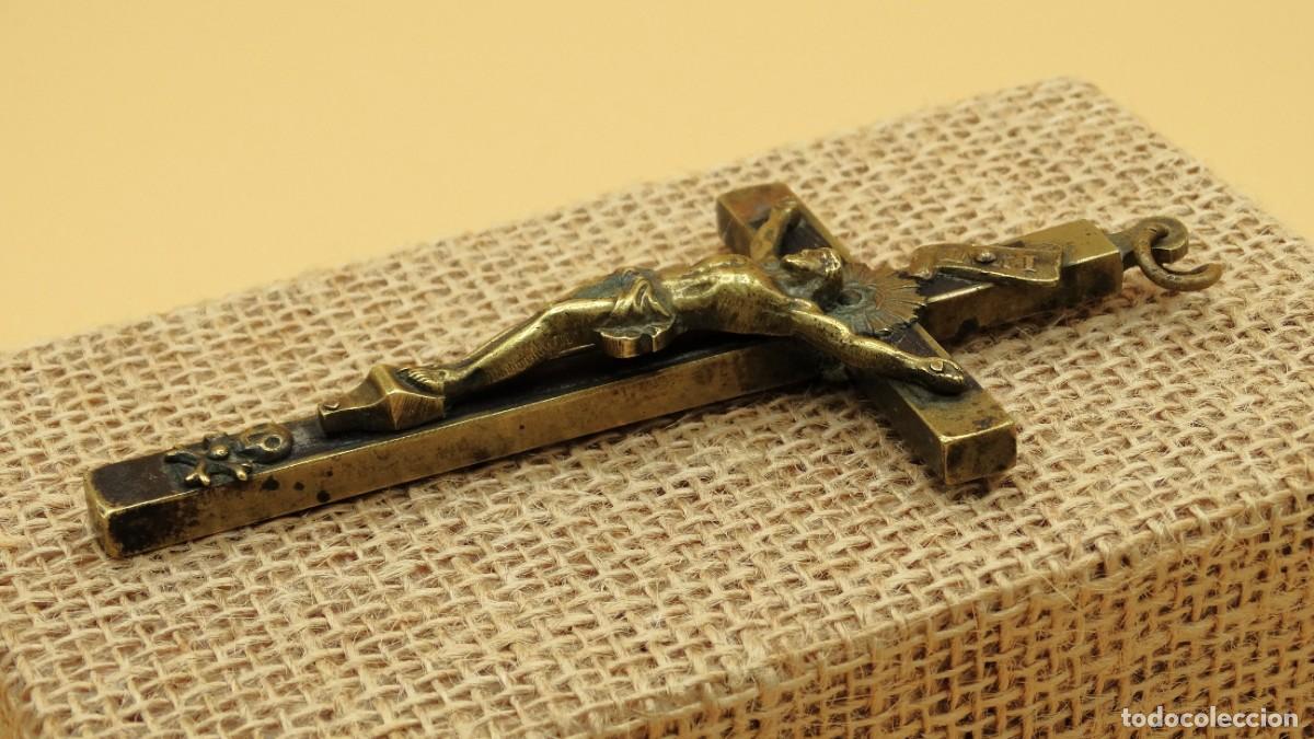 Antig&uuml;edades: Antiguo crucifijo en bronce y madera - Foto 6