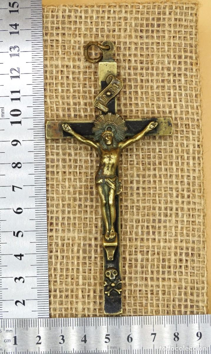 Antig&uuml;edades: Antiguo crucifijo en bronce y madera - Foto 11
