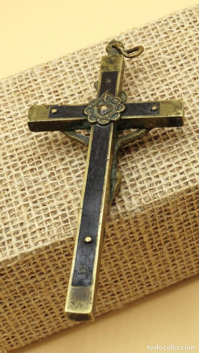 Antig&uuml;edades: Antiguo crucifijo en bronce y madera - Foto 12