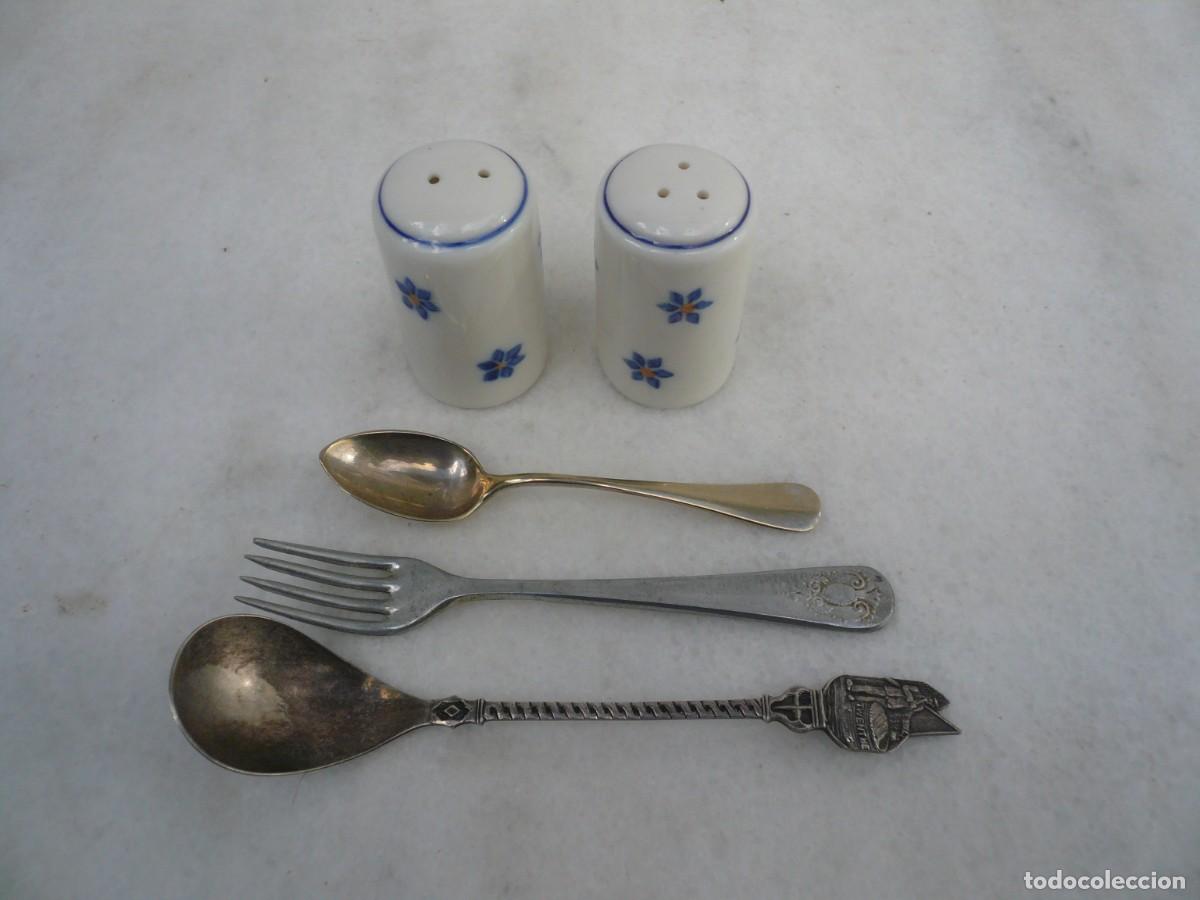 Antig&uuml;edades: LOTE DE 3 CUBIERTOS Y 2 SALEROS - Foto 1