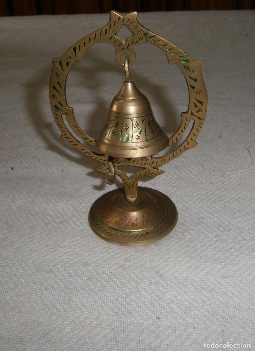 Antig&uuml;edades: gong de metal con campana - Foto 1