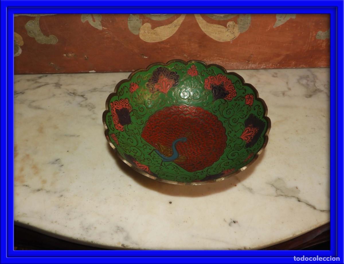 Antig&uuml;edades: CUENCO DE BRONCE CLOISONNE CON FORMA DE PAVO REAL - Foto 1