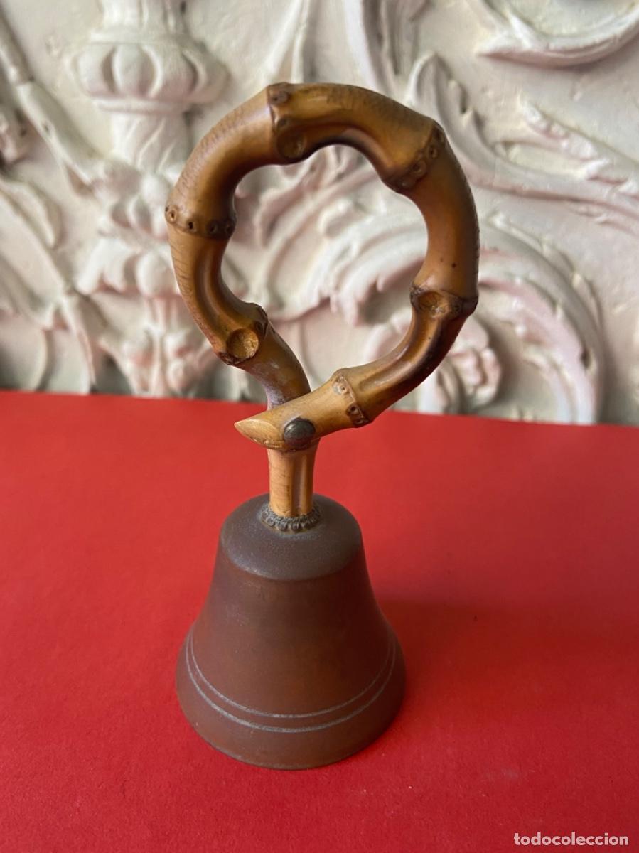 Antig&uuml;edades: 169- Campanilla de cobre y bamb&uacute;. - Foto 1