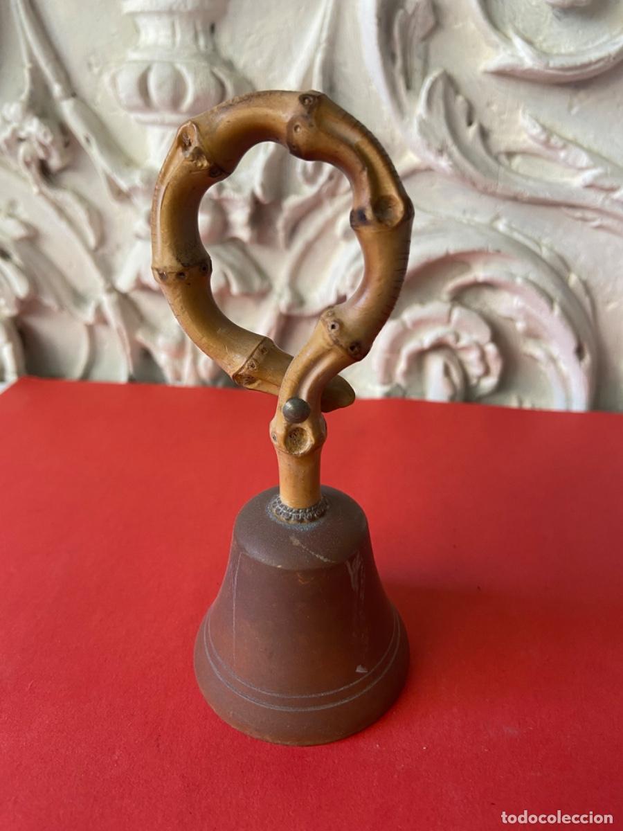 Antig&uuml;edades: 169- Campanilla de cobre y bamb&uacute;. - Foto 3