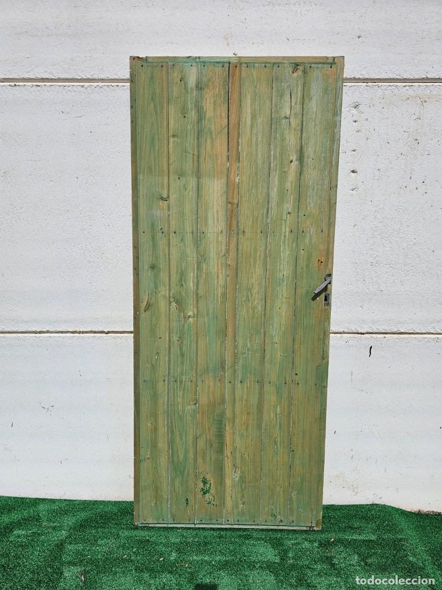 Antig&uuml;edades: Port&oacute;n antiguo de clavos de una hoja