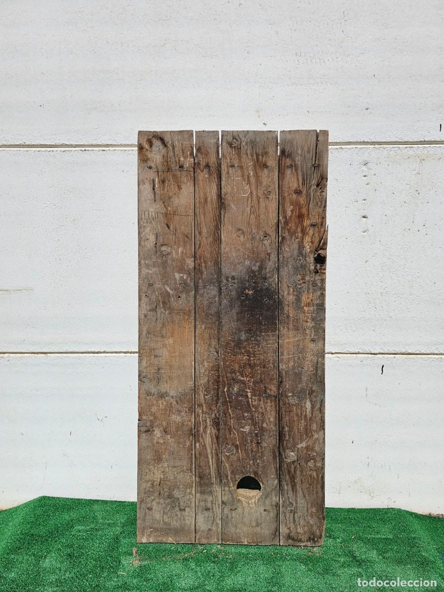 Antig&uuml;edades: Port&oacute;n antiguo de clavos de una hoja