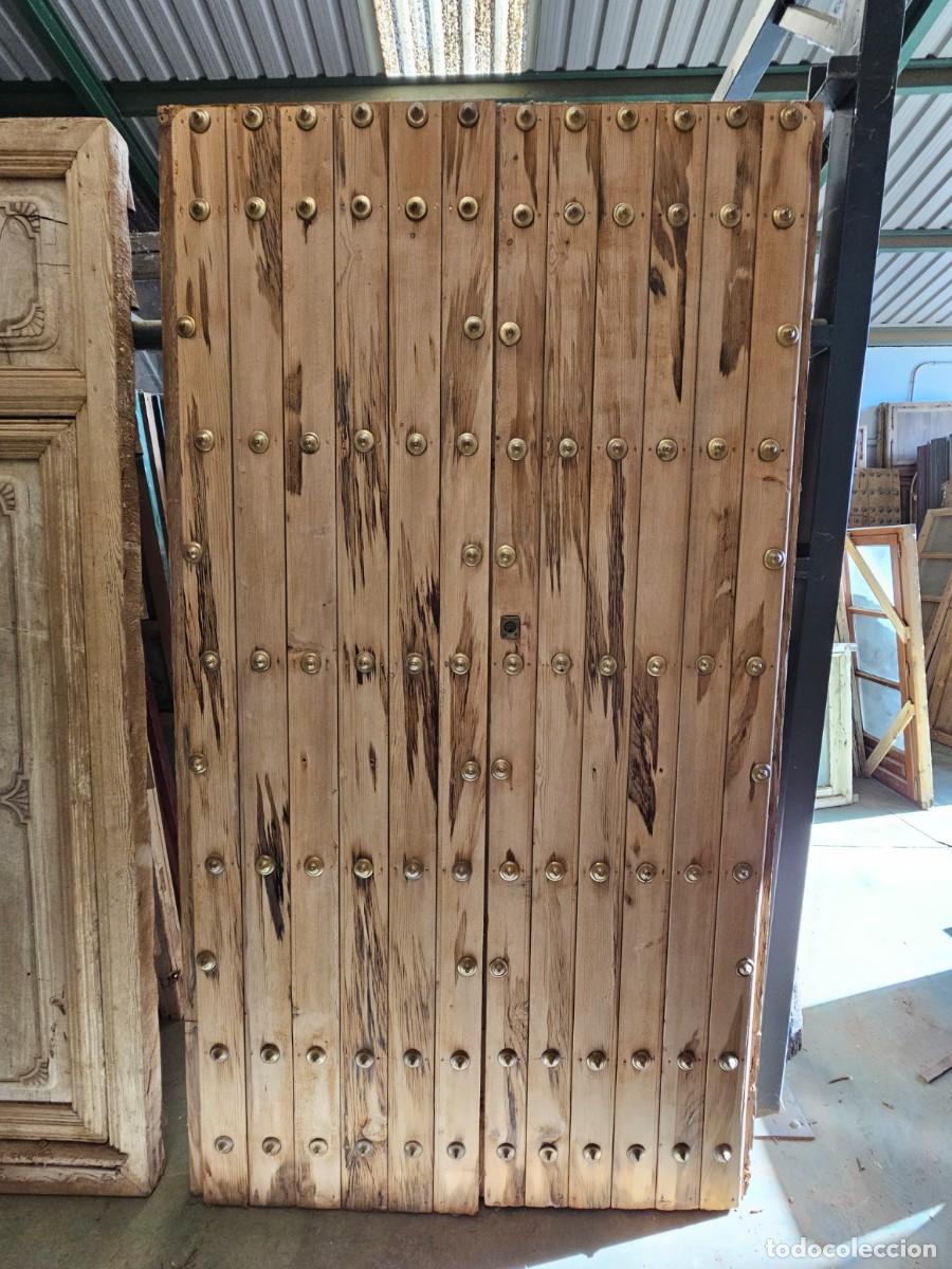 Antig&uuml;edades: Port&oacute;n antiguo de clavos de doble hoja