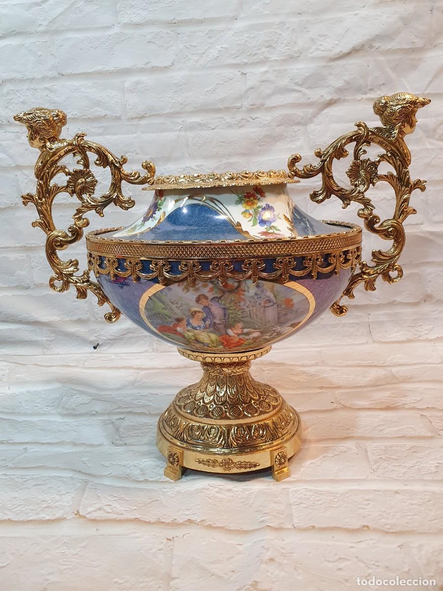 Antig&uuml;edades: CENTRO DE MESA EN PORCELANA Y BRONCE - Foto 6