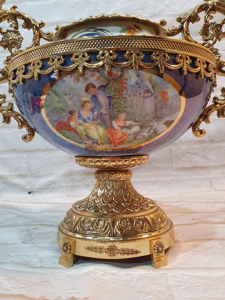Antig&uuml;edades: CENTRO DE MESA EN PORCELANA Y BRONCE - Foto 7