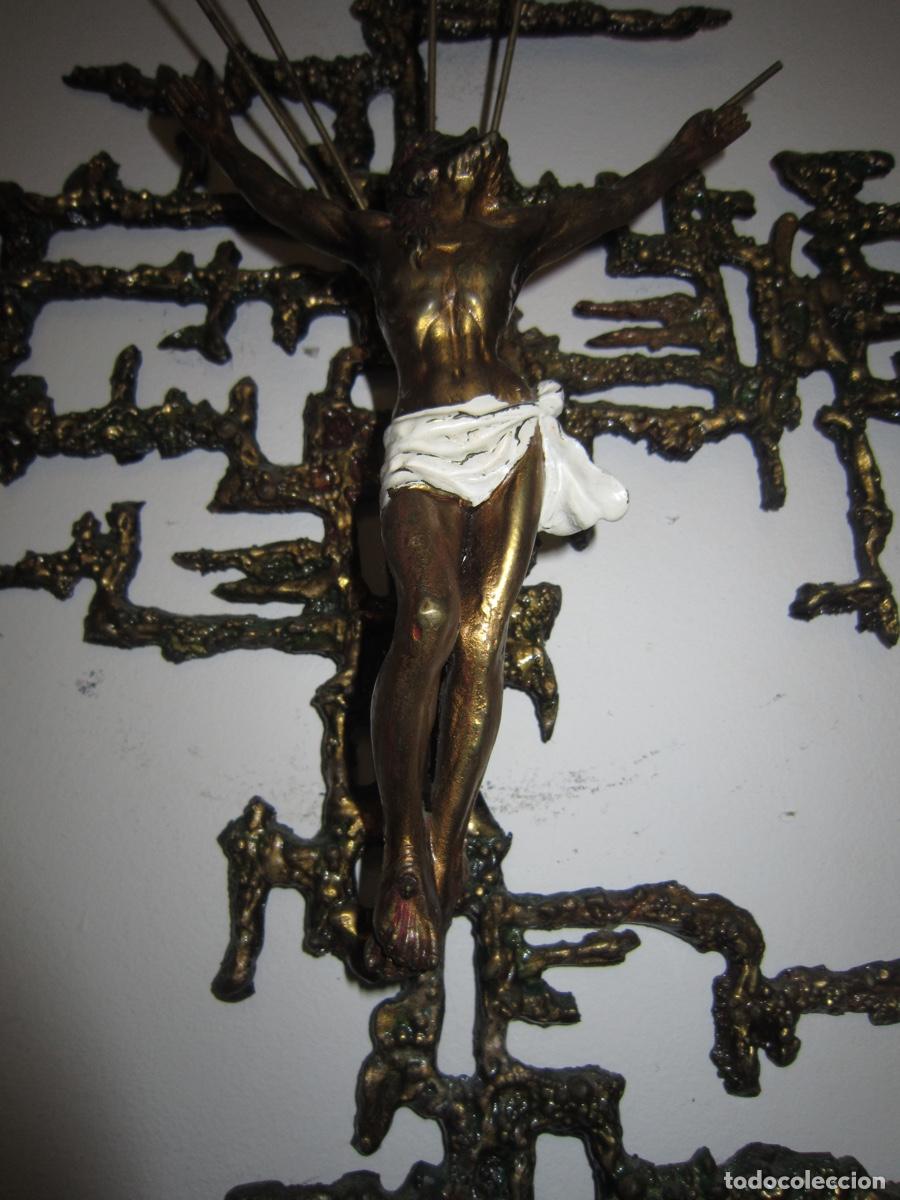 Antig&uuml;edades: CRISTO DE DALI - BRONCE DORADO Y ESMALTES 80 cm - Foto 2