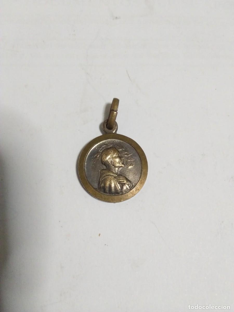 Antig&uuml;edades: Medalla en plata con bendici&oacute;n en el reverso. - Foto 1