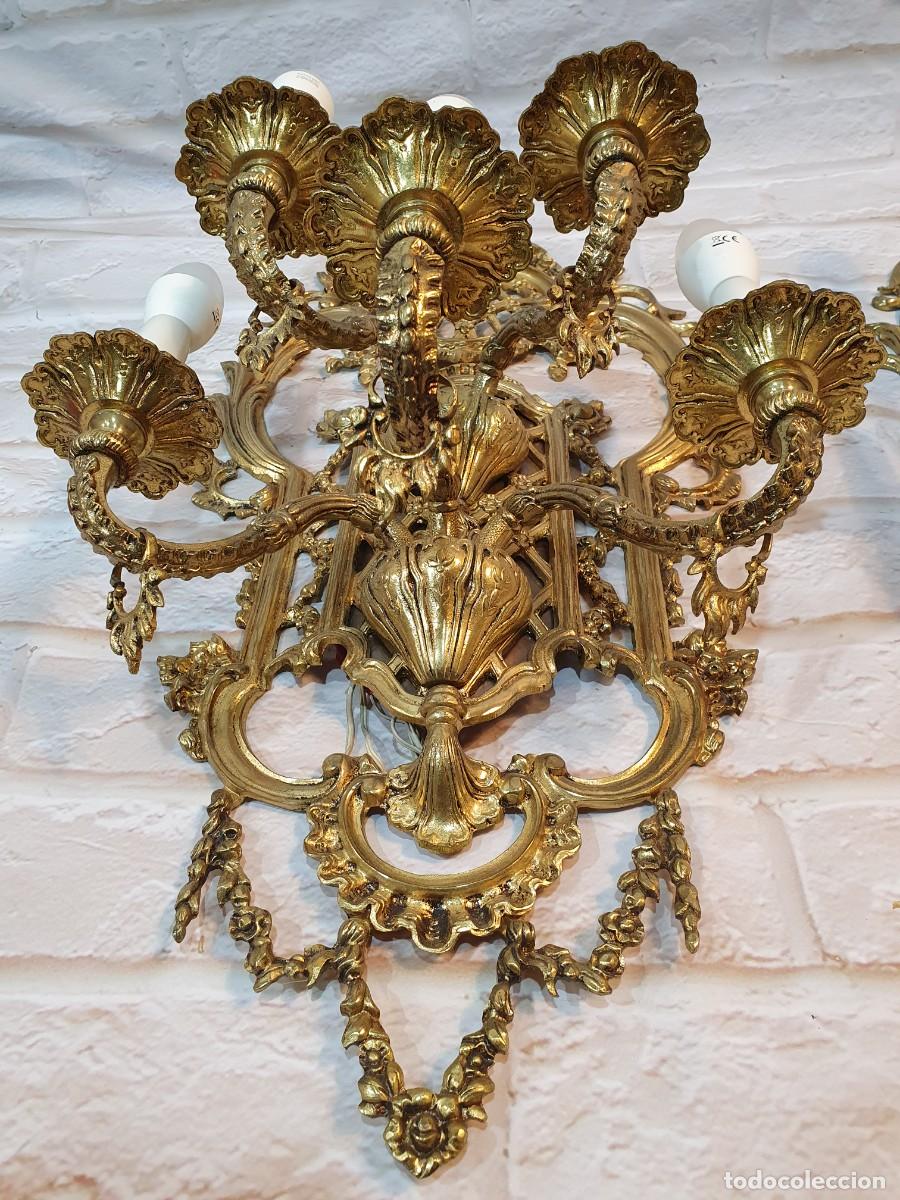 Antig&uuml;edades: PAREJA DE APLIQUES DE BRONCE ESTILO LUIS XV - Foto 3