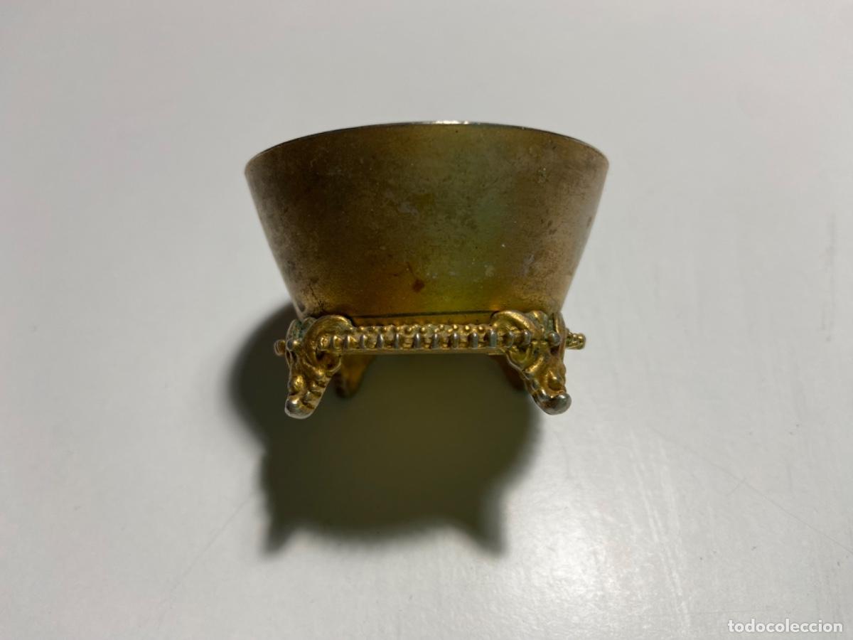 Antig&uuml;edades: 172- Vasito de vodka. Bronce sobredorado. SXIX. - Foto 2