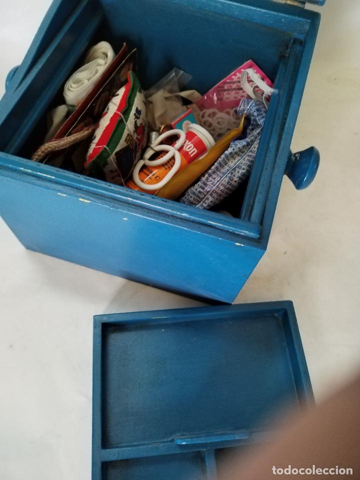 Antig&uuml;edades: antiguo costurero de madera - Foto 7