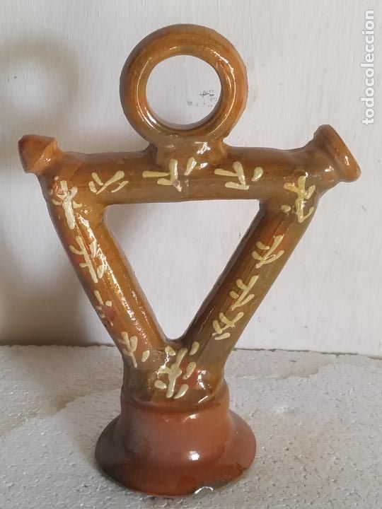 Antig&uuml;edades: Botijo triangular alfateria extinguida Madridejos (Toledo) - Foto 1