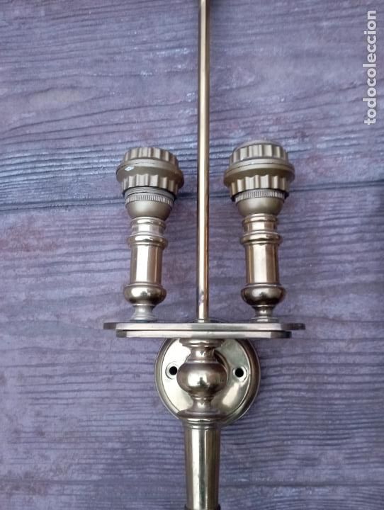 Antig&uuml;edades: PAREJA DE ELEGANTES APLIQUES DE BRONCE,DOS LUCES. - Foto 3