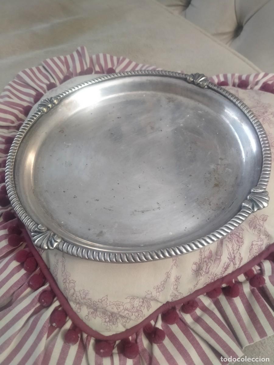 Antig&uuml;edades: Bandeja redonda de alpaca. - Foto 1