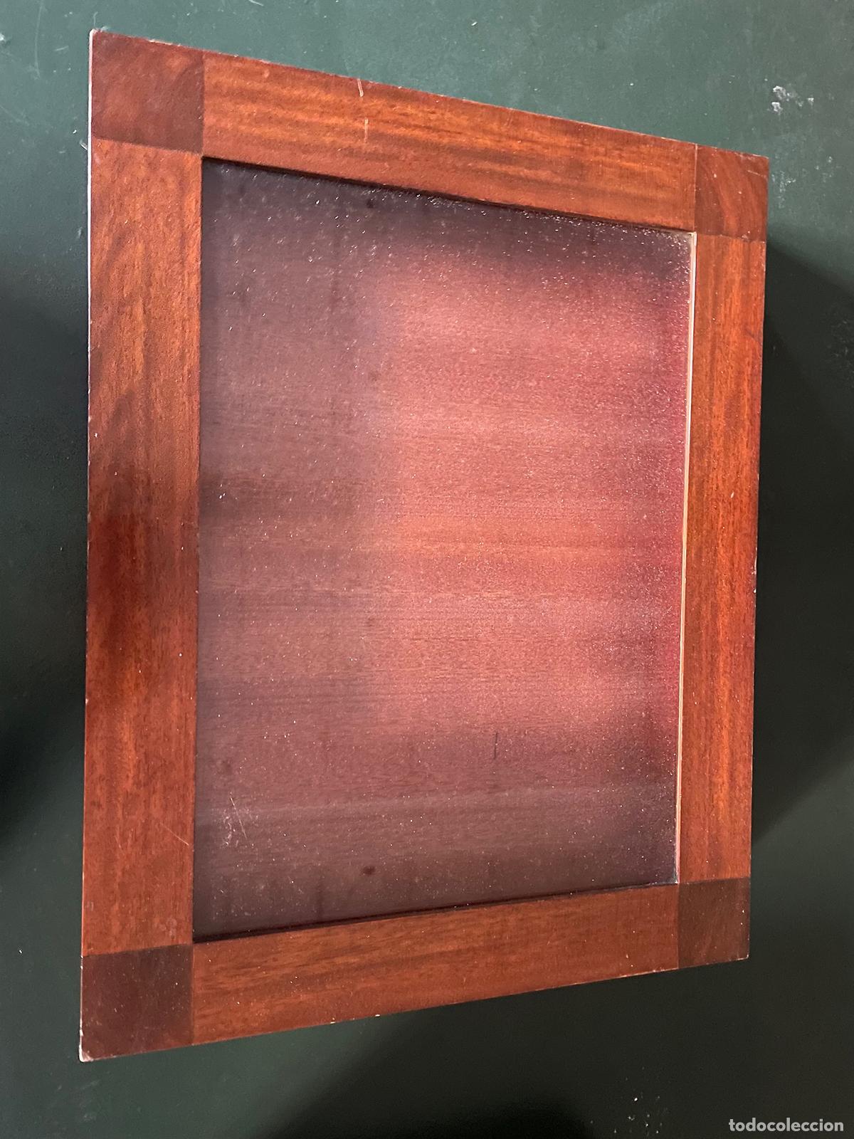 Antig&uuml;edades: CAJA EXPOSITORA DE MADERA, CON TAPA DE CRISTAL