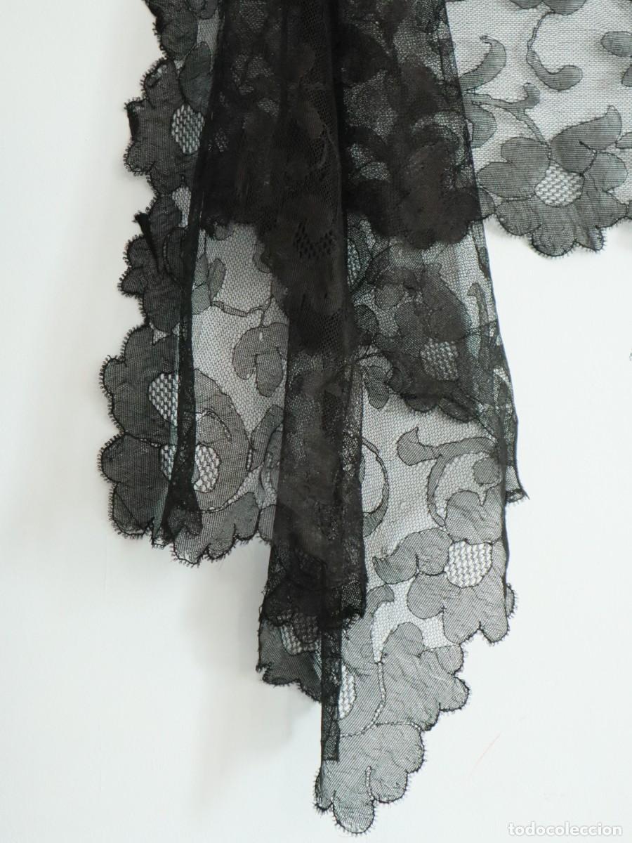 antigua mantilla de encaje negro - motivos flor - Compra venta en  todocoleccion