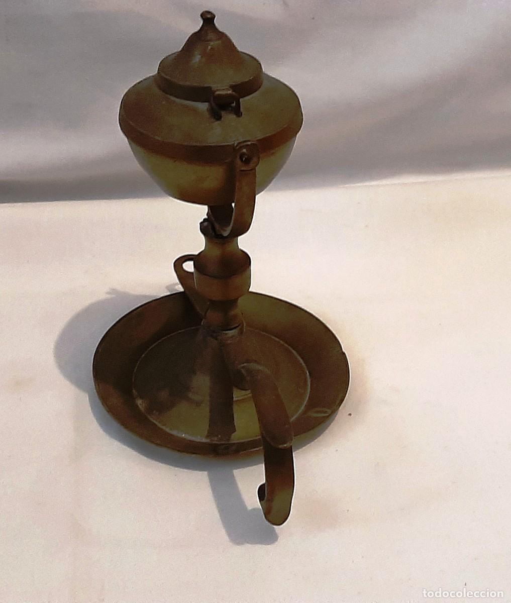 Antig&uuml;edades: Antiguo candil de aceite en bronce - Foto 2