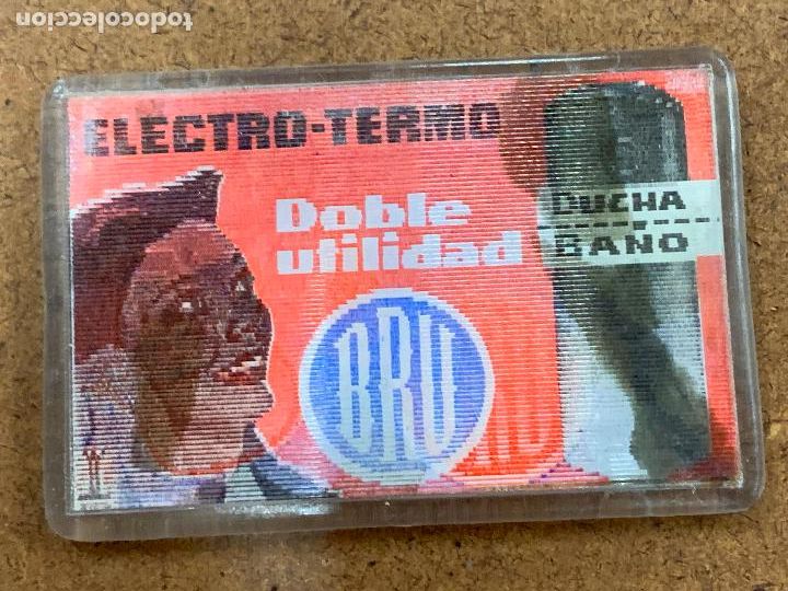 Antig&uuml;edades: Curioso espejo de bolso, publicidad holografica de Electrodomesticos Bru. Mide unos 6x4cms